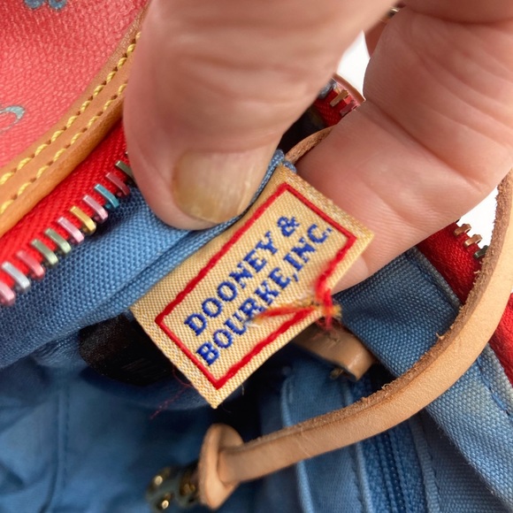 Stylish Dooney & Bourke pink monogram barrel, shoulder/satchel rainbow bag - Picture 12 of 15